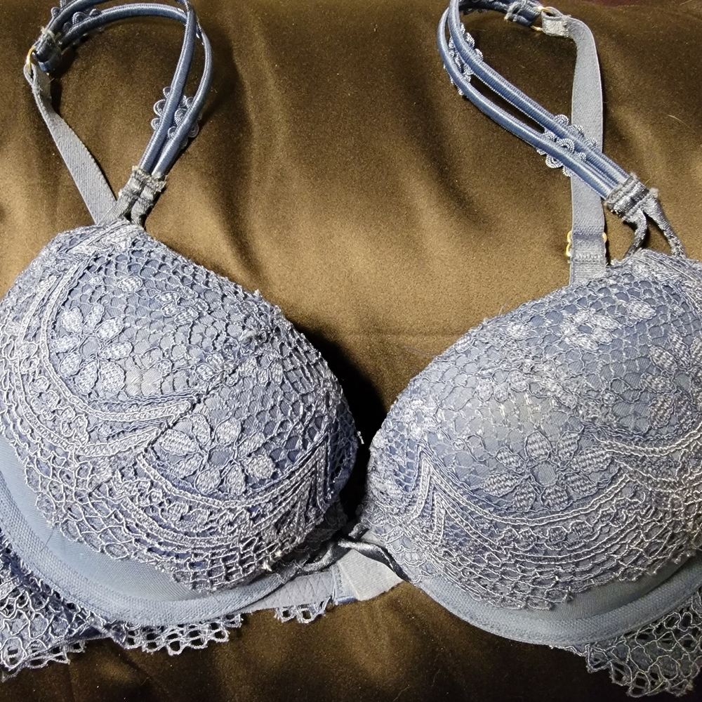 Victoria's Secret Bombshell Plunge
